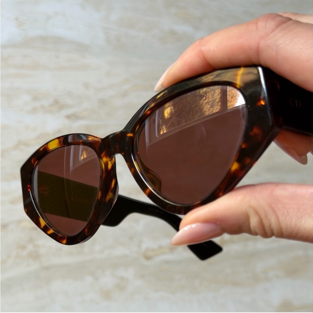 CHRISTIAN DIOR Spirit2 Cat-Eye Sunglasses in Beautiful Tortoise - Picture 4 of 13